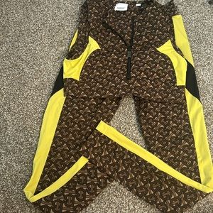 Burberry set top medium bottoms small